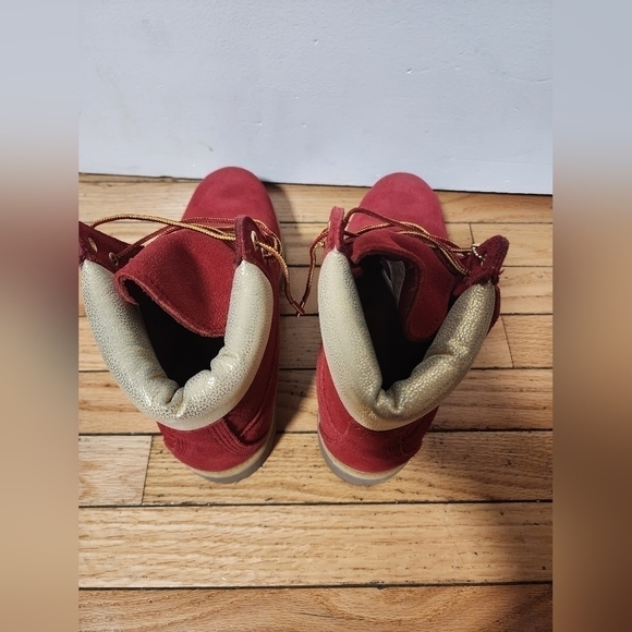 Timberland Holiday ‘Nice’ Themed Red Suede 6” Boots Men\'s Size 9 main image 5